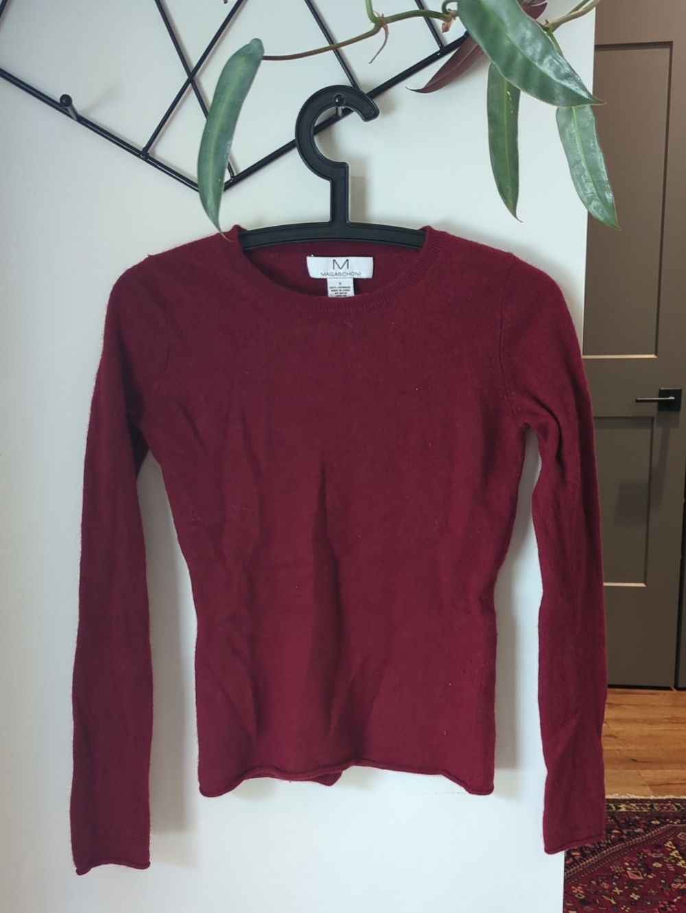 100% Cashmere Round-Neck Long Sleeve Sweater - Burgundy